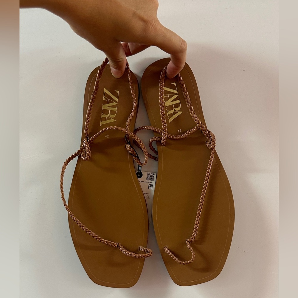 NWT Zara Toe Strap Sandals!